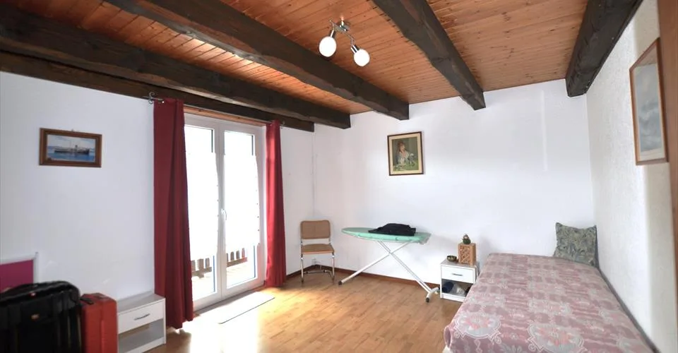 Jolie propriété, composée de deux logements, située à Courtemaîche