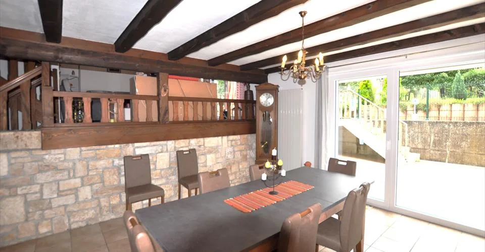 Jolie propriété, composée de deux logements, située à Courtemaîche