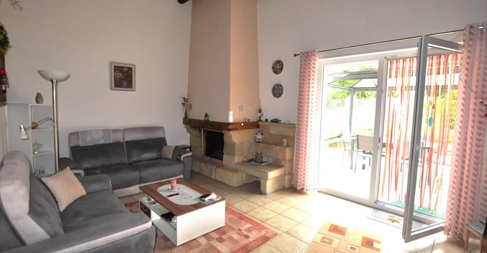 Jolie propriété, composée de deux logements, située à Courtemaîche