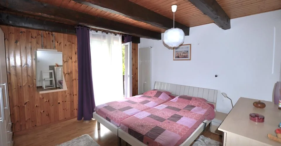 Jolie propriété, composée de deux logements, située à Courtemaîche