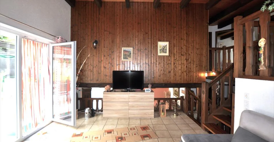 Jolie propriété, composée de deux logements, située à Courtemaîche