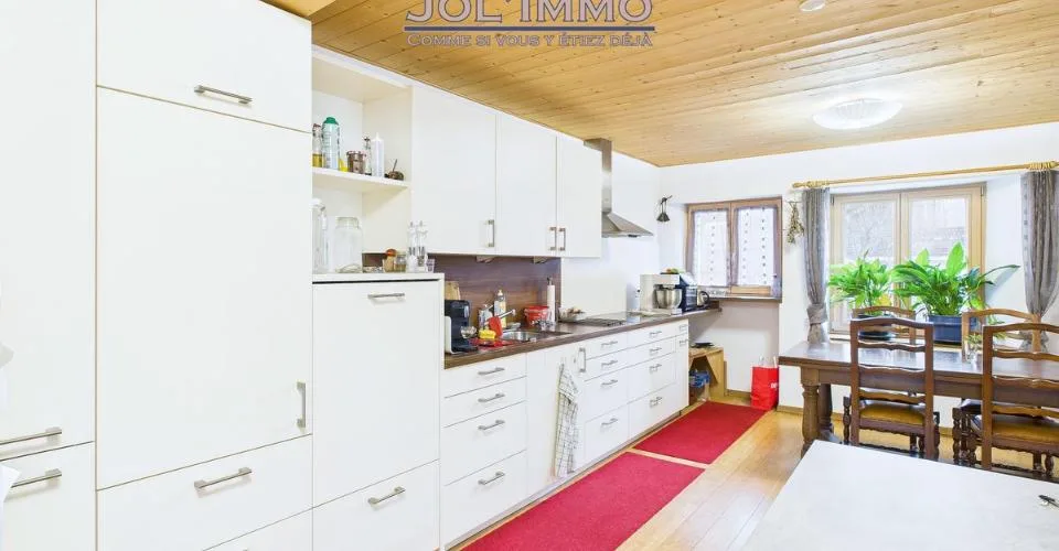 Petit immeuble rénové - 3 appartements à Vendlincourt
