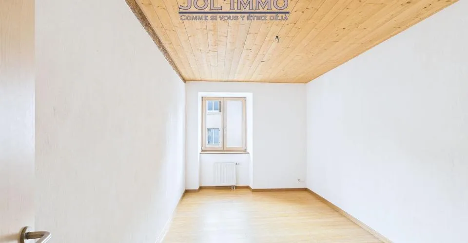 Petit immeuble rénové - 3 appartements à Vendlincourt