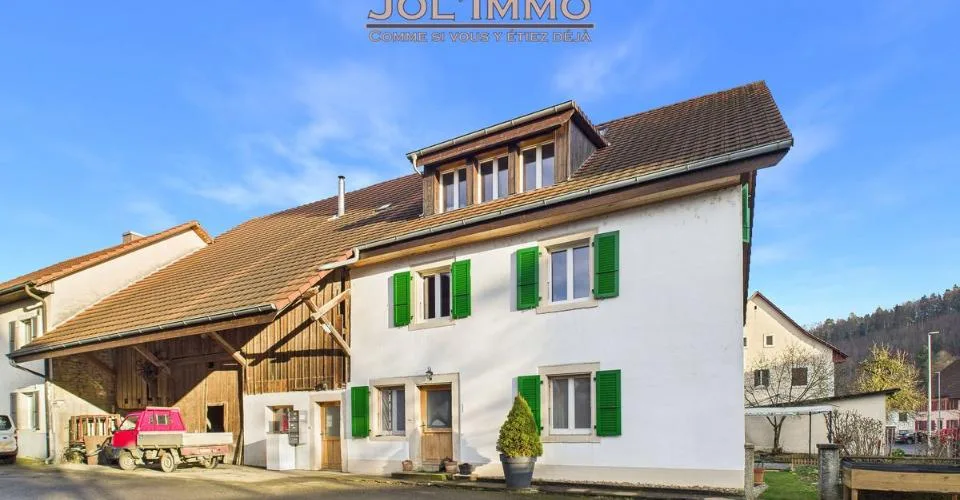 Petit immeuble rénové - 3 appartements à Vendlincourt