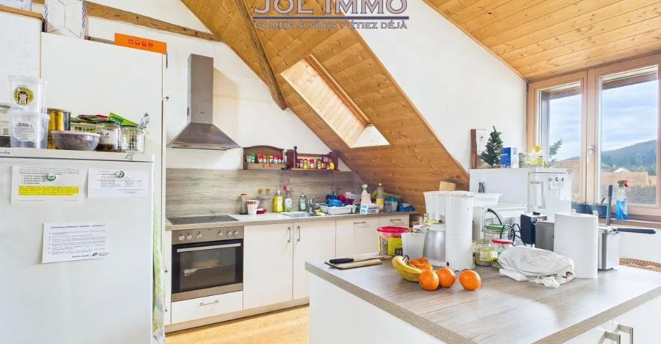 Petit immeuble rénové - 3 appartements à Vendlincourt