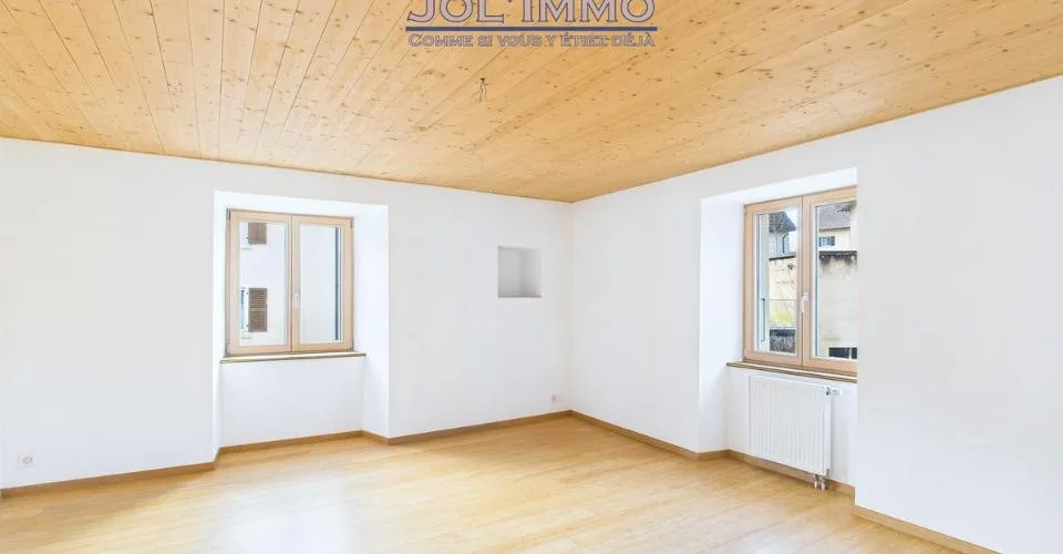 Petit immeuble rénové - 3 appartements à Vendlincourt