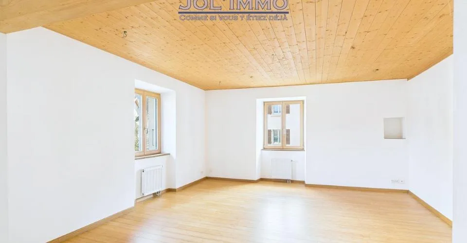 Petit immeuble rénové - 3 appartements à Vendlincourt