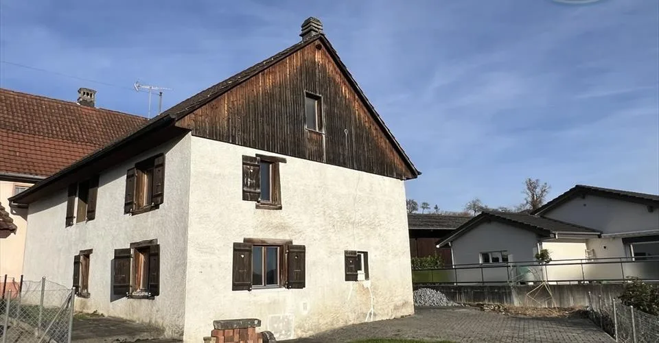 Maison rénovée dans une impasse du hameau de Mormont
