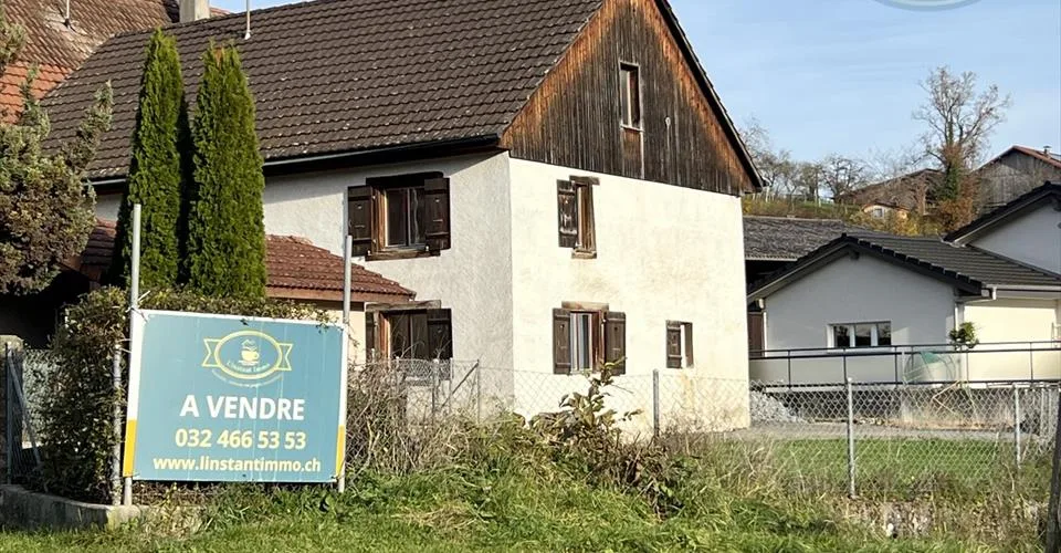 Maison rénovée dans une impasse du hameau de Mormont