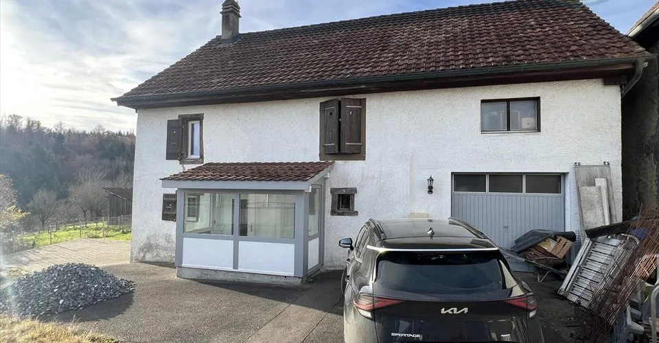 Maison rénovée dans une impasse du hameau de Mormont