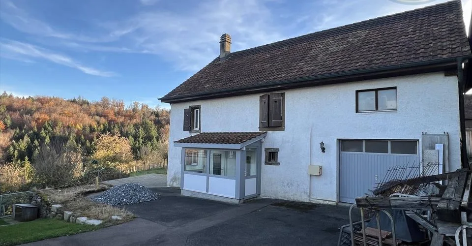 Maison rénovée dans une impasse du hameau de Mormont