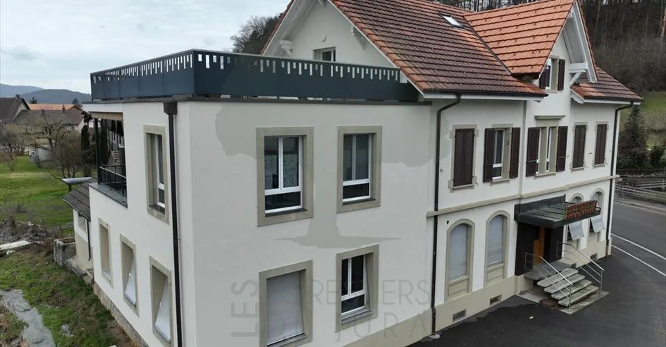 Magnifique immeuble locatif de 5 appartements à Vicques