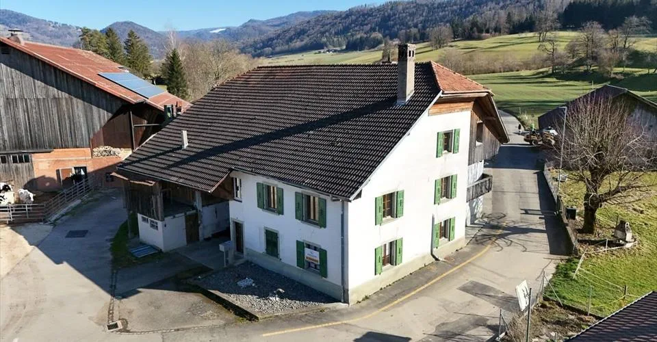 À vendre maison de 2 appartements rénovés à Courchapoix