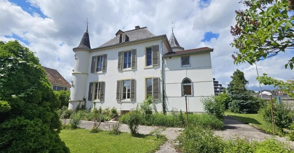 À vendre à Porrentruy maison de maître de 3 appartements