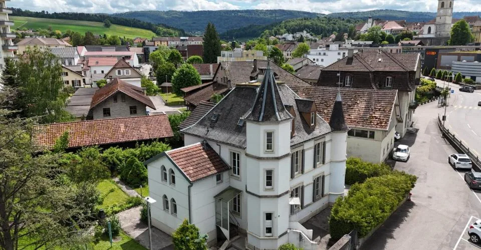 À vendre à Porrentruy maison de maître de 3 appartements