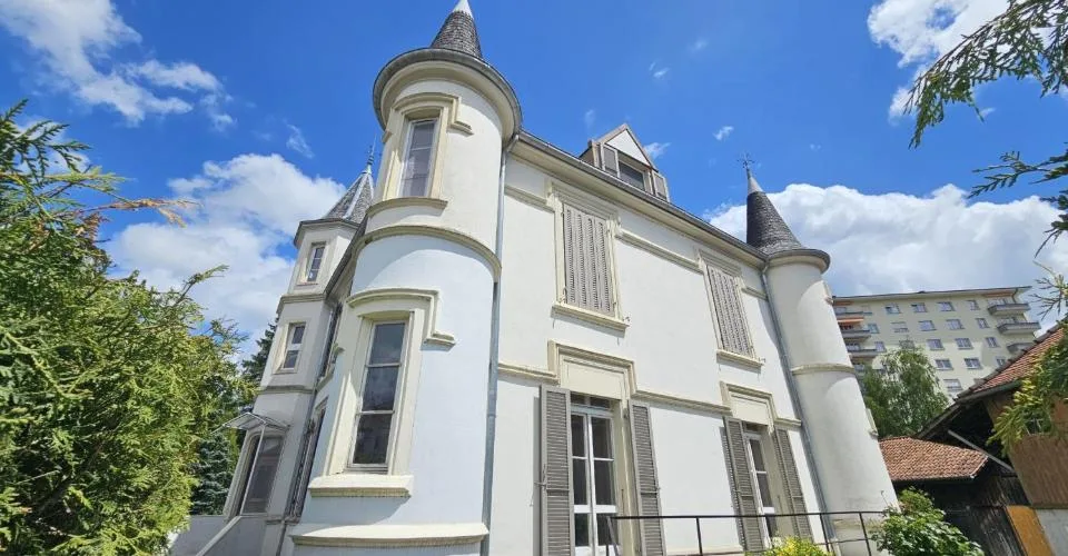 À vendre à Porrentruy maison de maître de 3 appartements