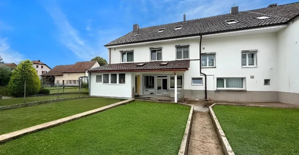 Appartement tout rénové de 4,5 pièces avec balcon et jardin