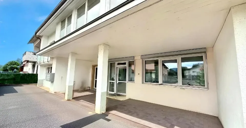 Appartement tout rénové de 4,5 pièces avec balcon et jardin