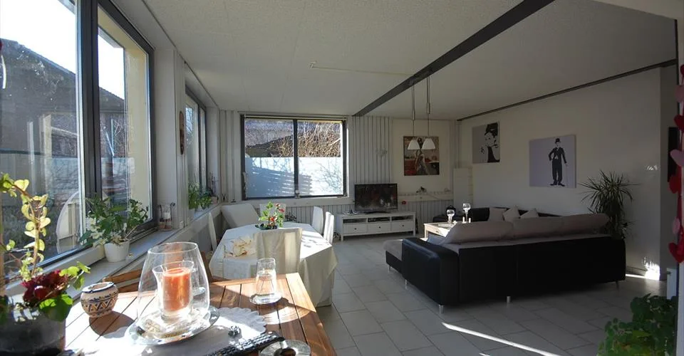 Magnifique maison de 2 grands et lumineux appartements.