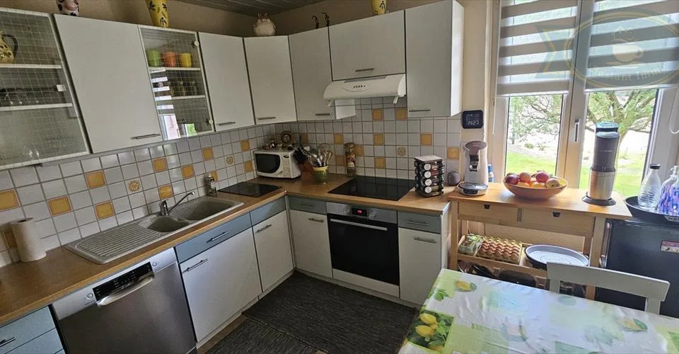 Maison multifonctionnelle en bordure de forêt à Boncourt
