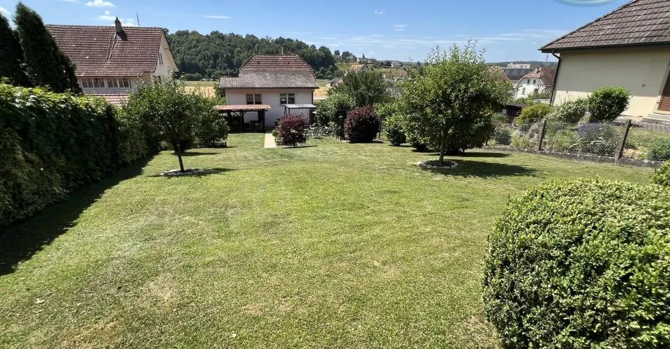 Maison multifonctionnelle en bordure de forêt à Boncourt