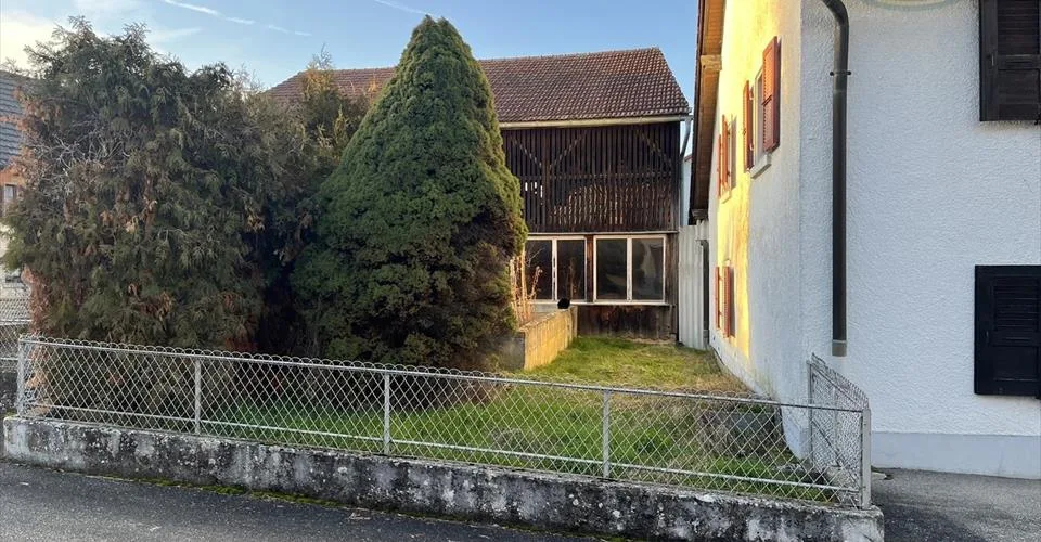 Maison de 7 pièces à rénover ou à transformer idéalement située à Alle