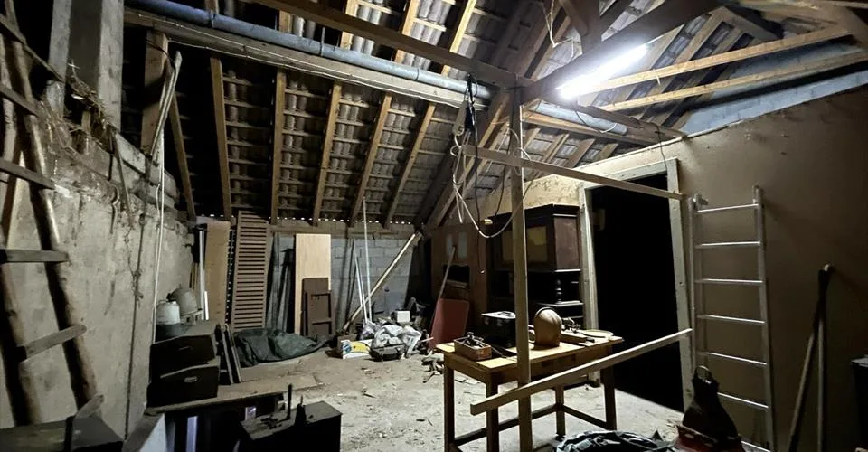 Maison de 7 pièces à rénover ou à transformer idéalement située à Alle