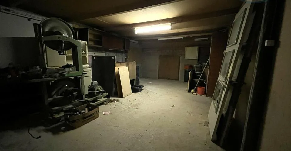 Maison de 7 pièces à rénover ou à transformer idéalement située à Alle