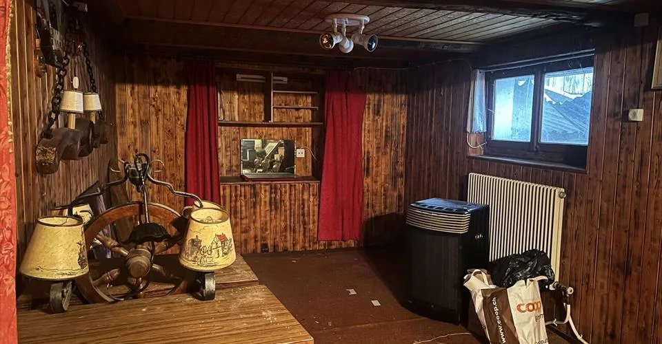 Maison de 7 pièces à rénover ou à transformer idéalement située à Alle