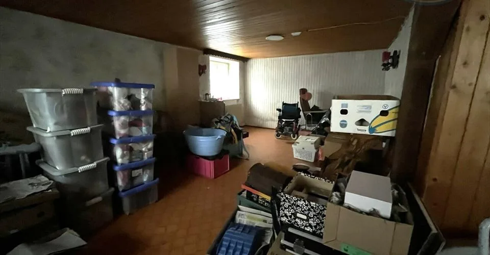 Maison de 7 pièces à rénover ou à transformer idéalement située à Alle