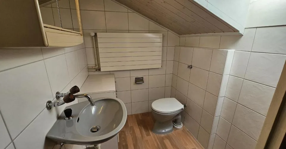 Maison familiale à rénover de 6.5 pièces à vendre à Courrendlin