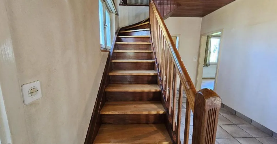 Maison familiale à rénover de 6.5 pièces à vendre à Courrendlin