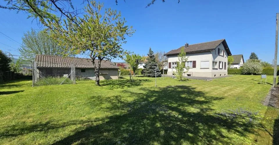 Maison familiale à rénover de 6.5 pièces à vendre à Courrendlin