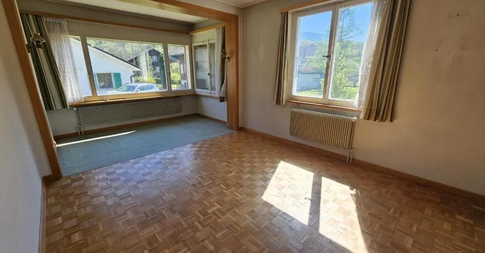 Maison familiale à rénover de 6.5 pièces à vendre à Courrendlin