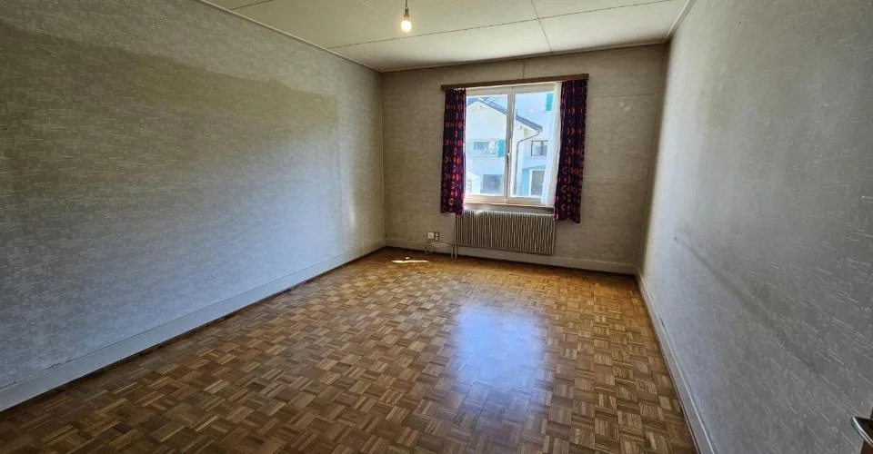Maison familiale à rénover de 6.5 pièces à vendre à Courrendlin