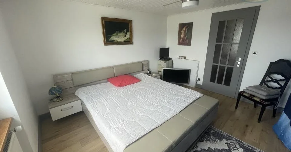 Maison individuelle avec grande parcelle attenante