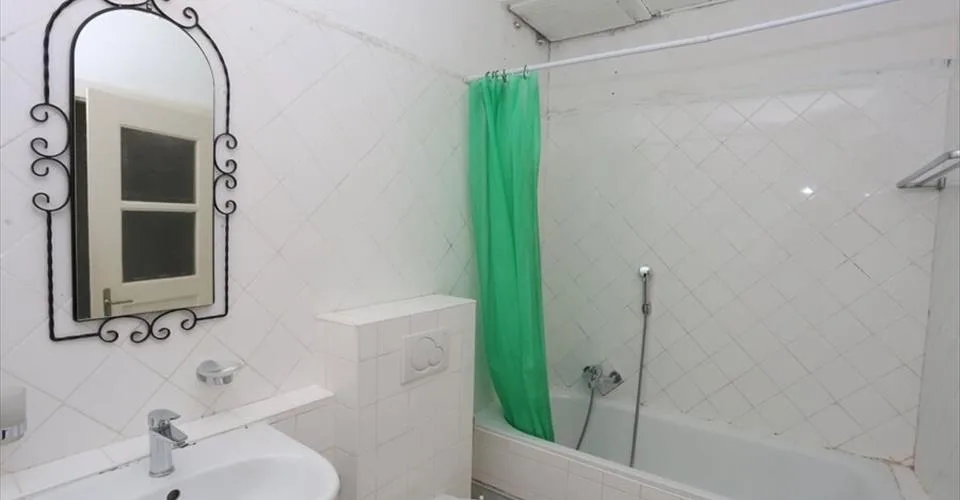 Grande bâtisse rénovée de 8 pièces à vendre à Alle