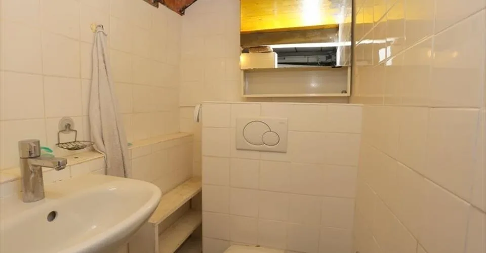 Grande bâtisse rénovée de 8 pièces à vendre à Alle