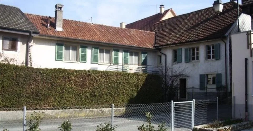 Grande bâtisse rénovée de 8 pièces à vendre à Alle