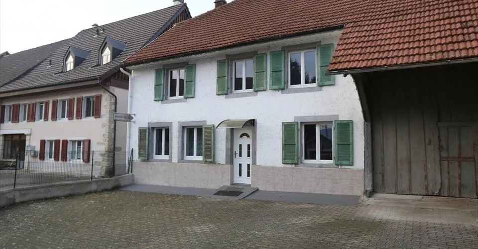 Grande bâtisse rénovée de 8 pièces à vendre à Alle
