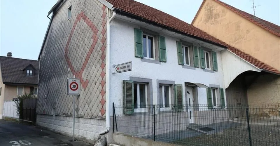 Grande bâtisse rénovée de 8 pièces à vendre à Alle