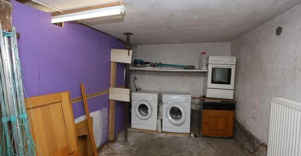 Grande bâtisse rénovée de 8 pièces à vendre à Alle