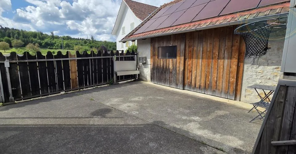 Immeuble de rendement avec deux logements loués et potentiel mixte