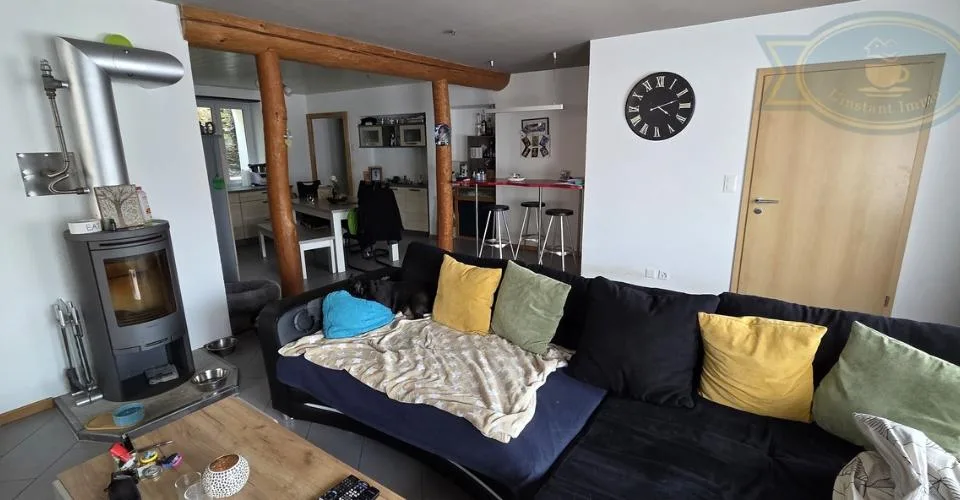 Immeuble de rendement avec deux logements loués et potentiel mixte