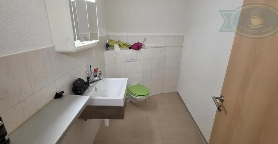 Immeuble de rendement avec deux logements loués et potentiel mixte
