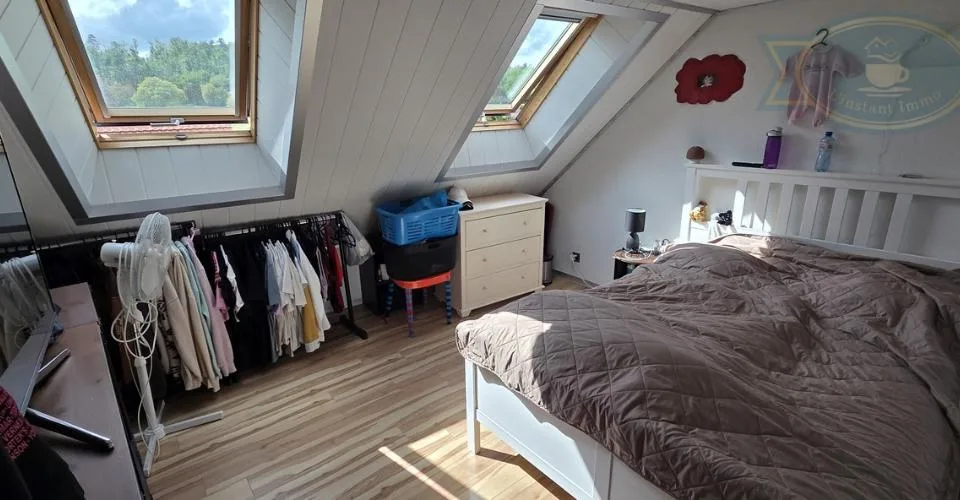 Immeuble de rendement avec deux logements loués et potentiel mixte