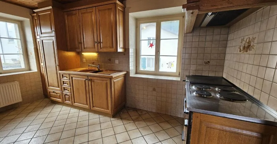 À Epauvillers maison villageoise de 8 pièces à vendre