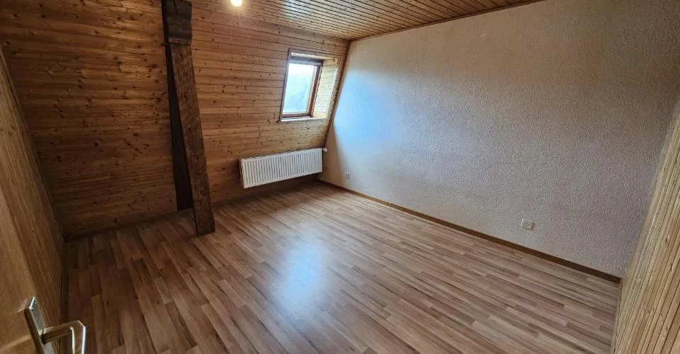 À Epauvillers maison villageoise de 8 pièces à vendre