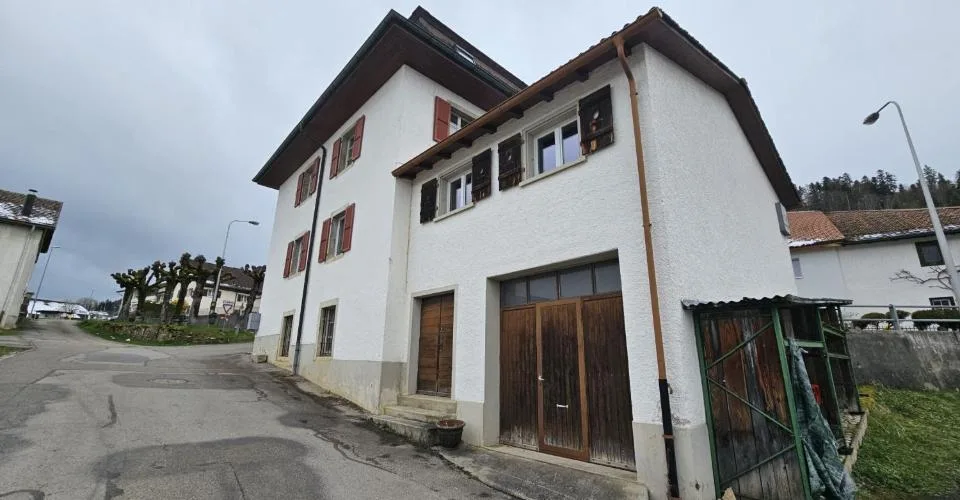 À Epauvillers maison villageoise de 8 pièces à vendre