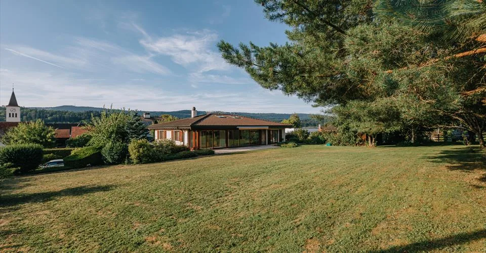 Magnifique maison de 311m2 sur une parcelle de 1200m2 à Bassecourt.